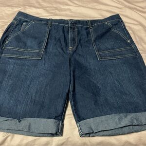 Gloria Vanderbilt Denim Blue Women's Bermudas
Size 18w